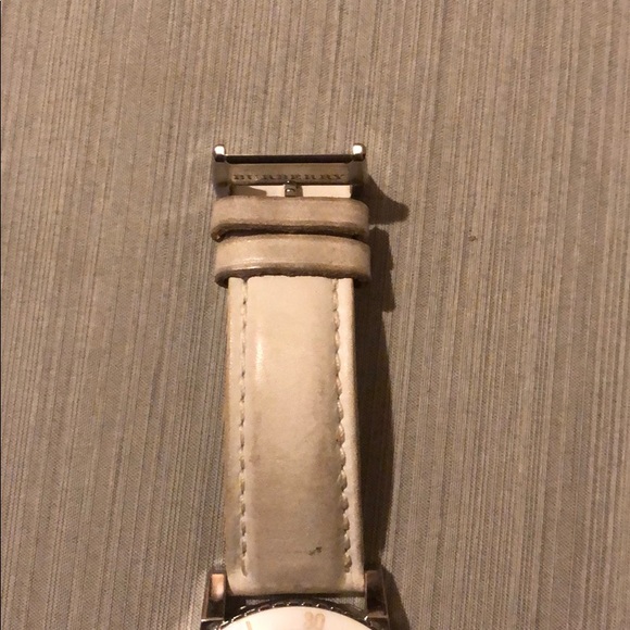Burberry watch - Picture 3 of 3